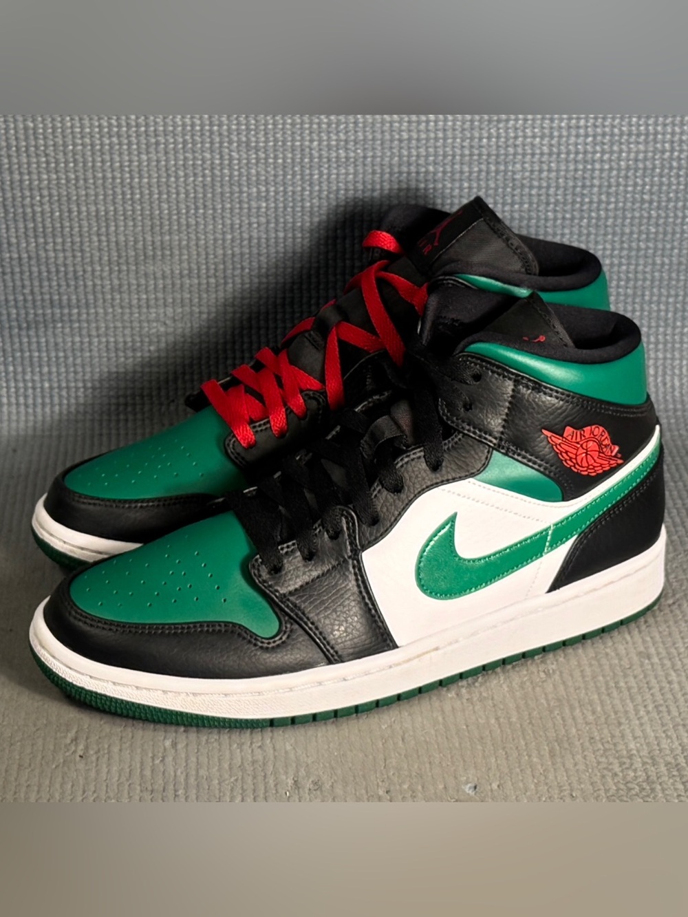 Nike Air Jordan 1 Mid Pine Green Shoes 554724-067 Men’s Size 8.5 - Picture 3 of 11